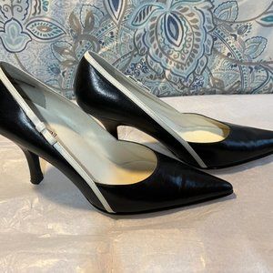NWOT - FRANCO FORTINI BLACK & WHITE RETRO BOW PUMPS
